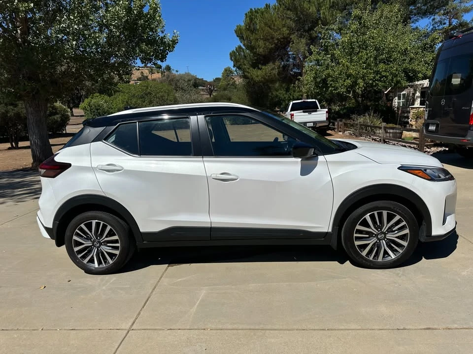 2021 Nissan Kicks - Image 2 of 19