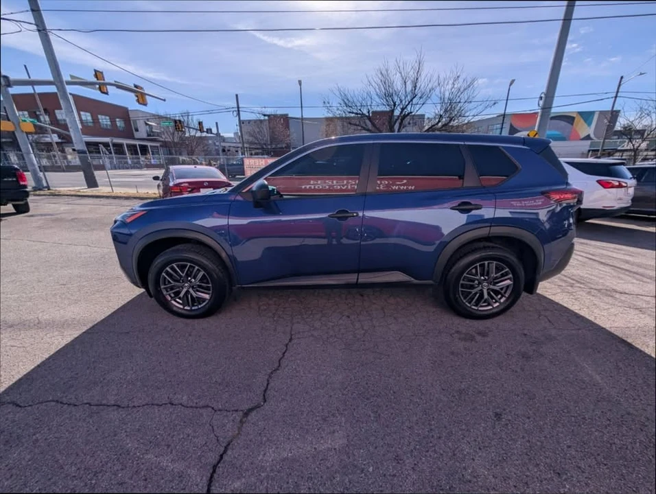 2021 Nissan Rogue - Image 7 of 17