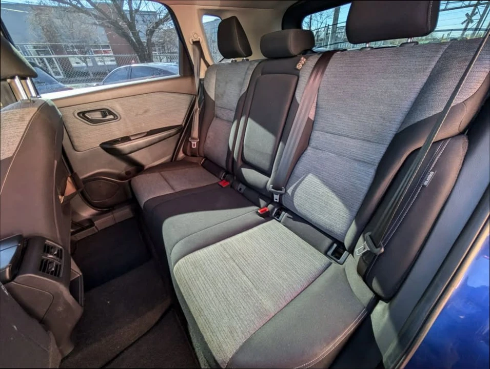 2021 Nissan Rogue - Image 16 of 17