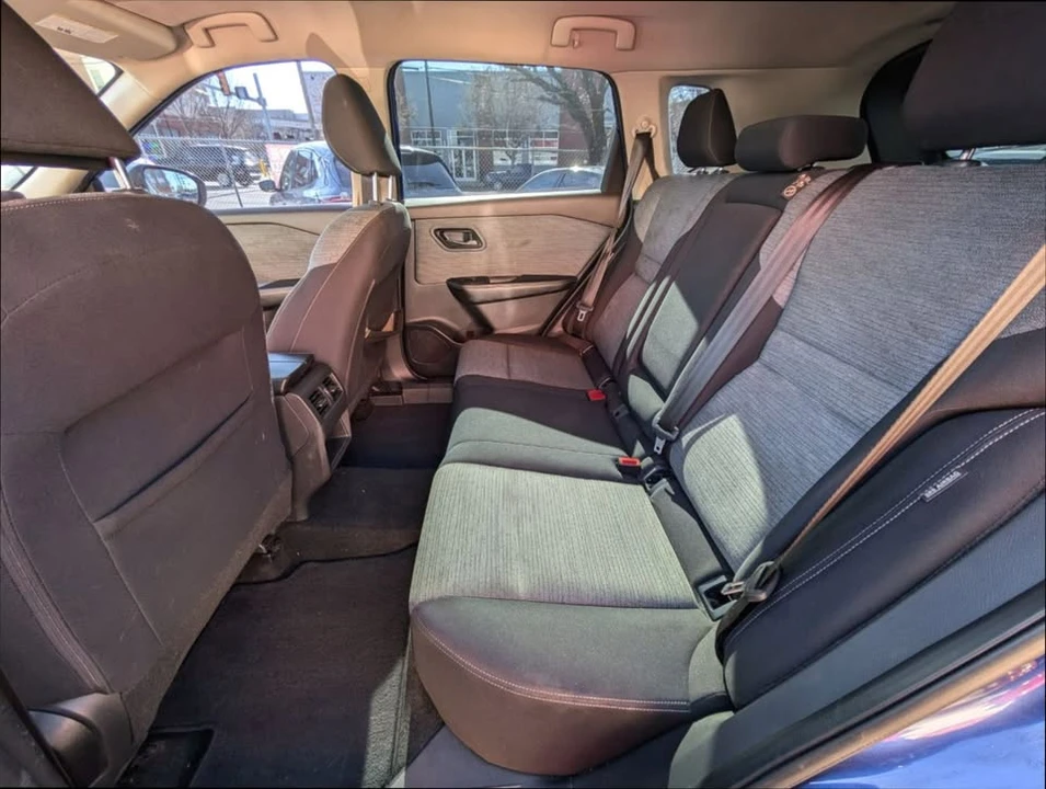 2021 Nissan Rogue - Image 15 of 17