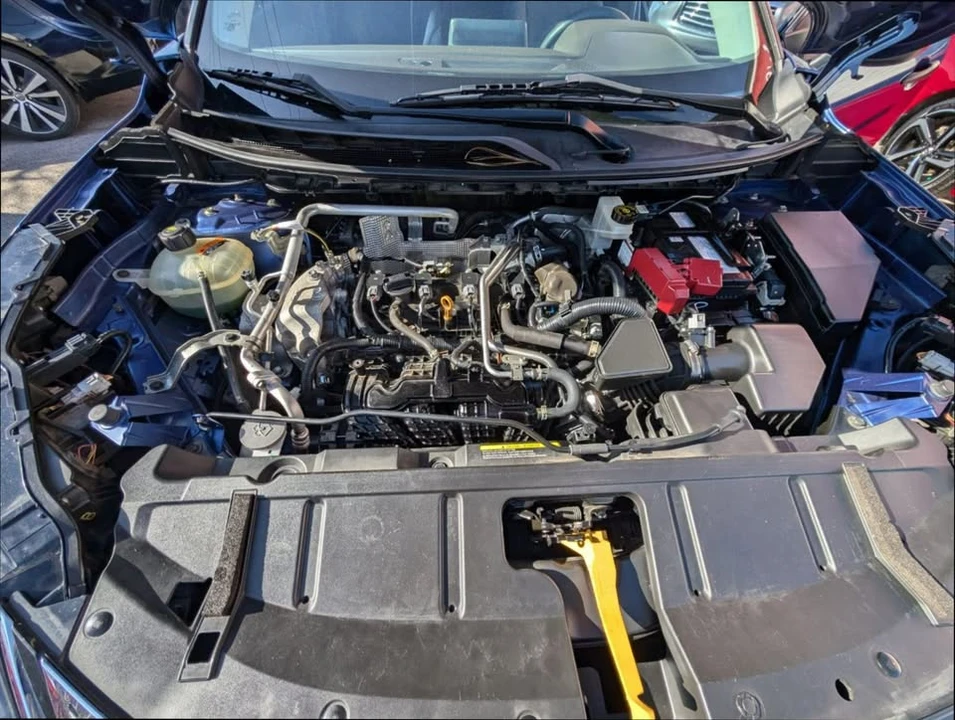2021 Nissan Rogue - Image 8 of 17
