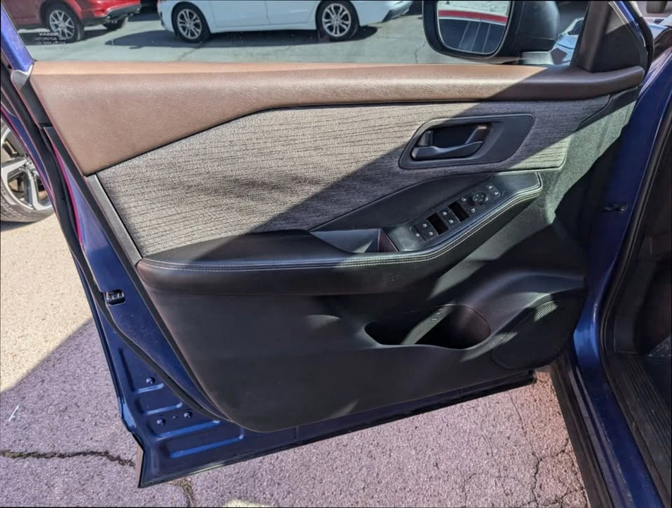 2021 Nissan Rogue - Image 9 of 17
