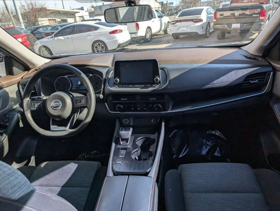 2021 Nissan Rogue - Image 12 of 17