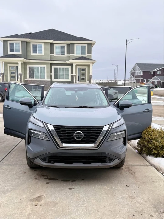 2021 Nissan Rogue - Image 2 of 17