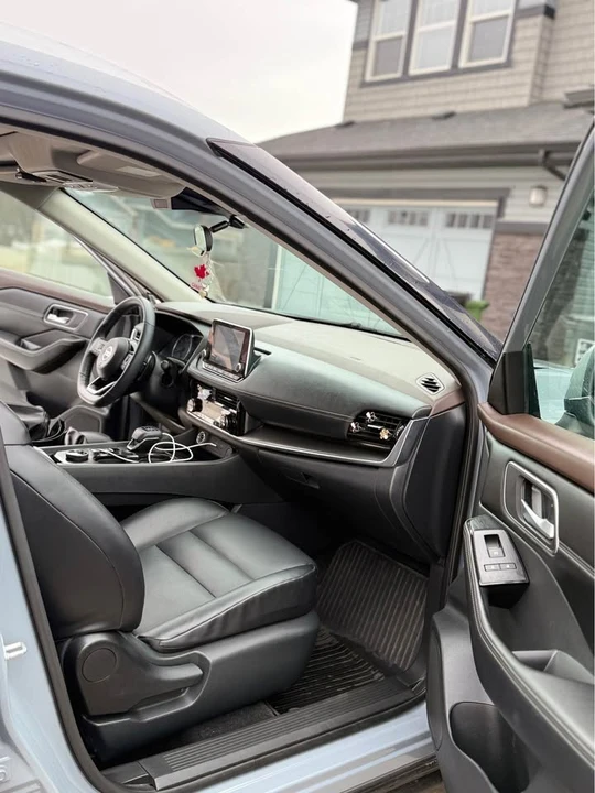 2021 Nissan Rogue - Image 3 of 17