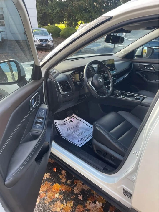 2021 Nissan Rogue - Image 8 of 14