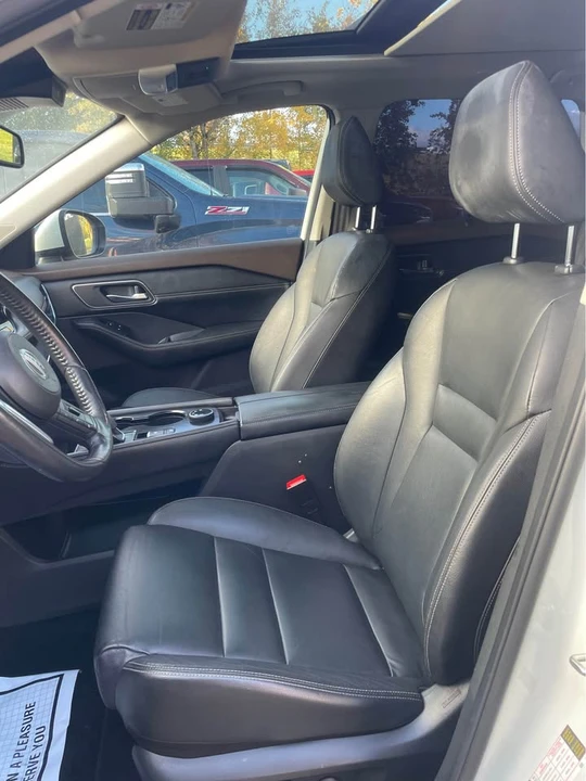 2021 Nissan Rogue - Image 9 of 14