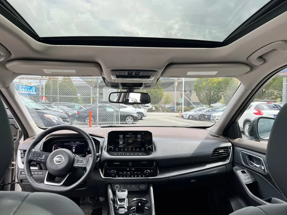2021 Nissan Rogue - Image 16 of 17