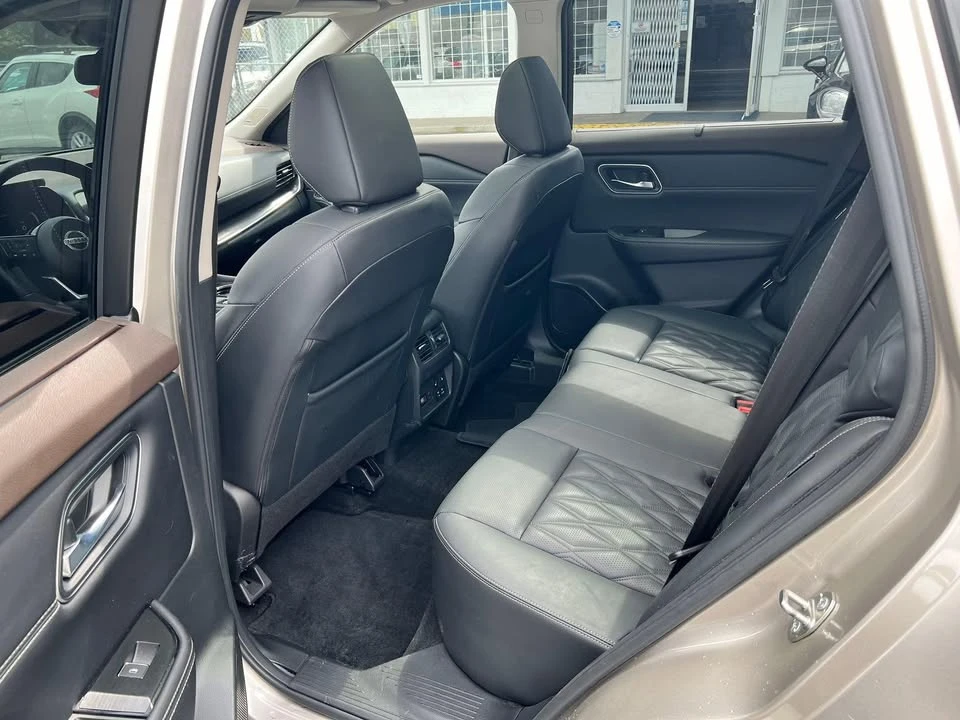 2021 Nissan Rogue - Image 15 of 17