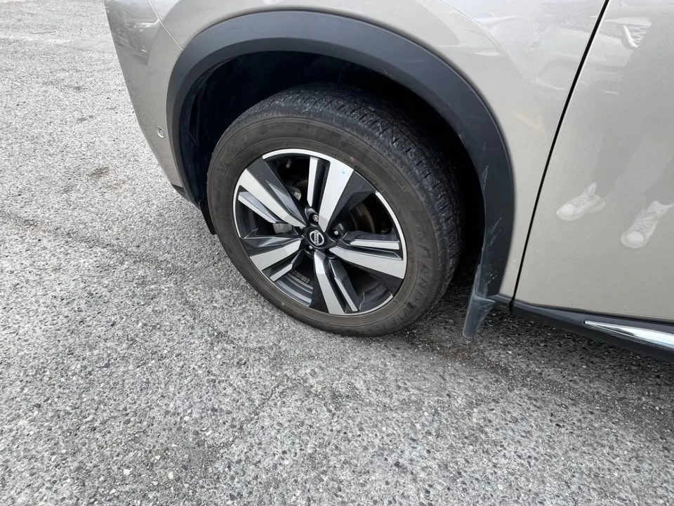 2021 Nissan Rogue - Image 9 of 17