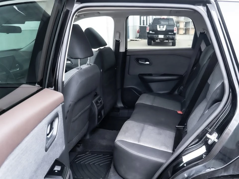 2021 Nissan Rogue - Image 8 of 20