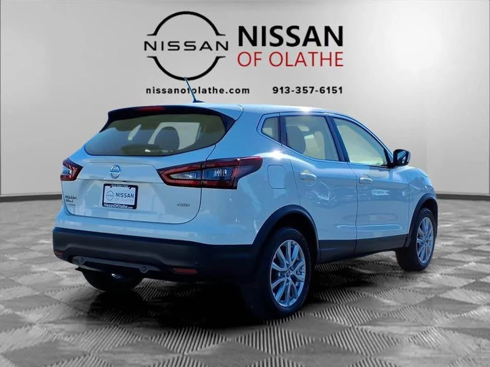 2021 Nissan Rogue - Image 2 of 11