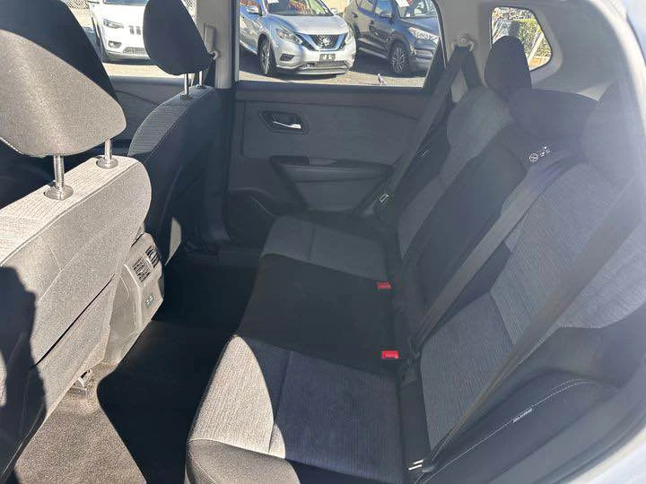 2021 Nissan Rogue - Image 9 of 16