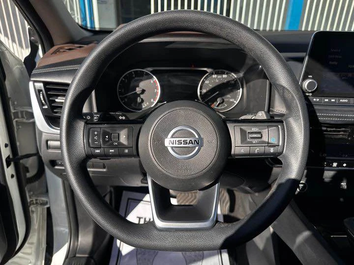 2021 Nissan Rogue - Image 11 of 16