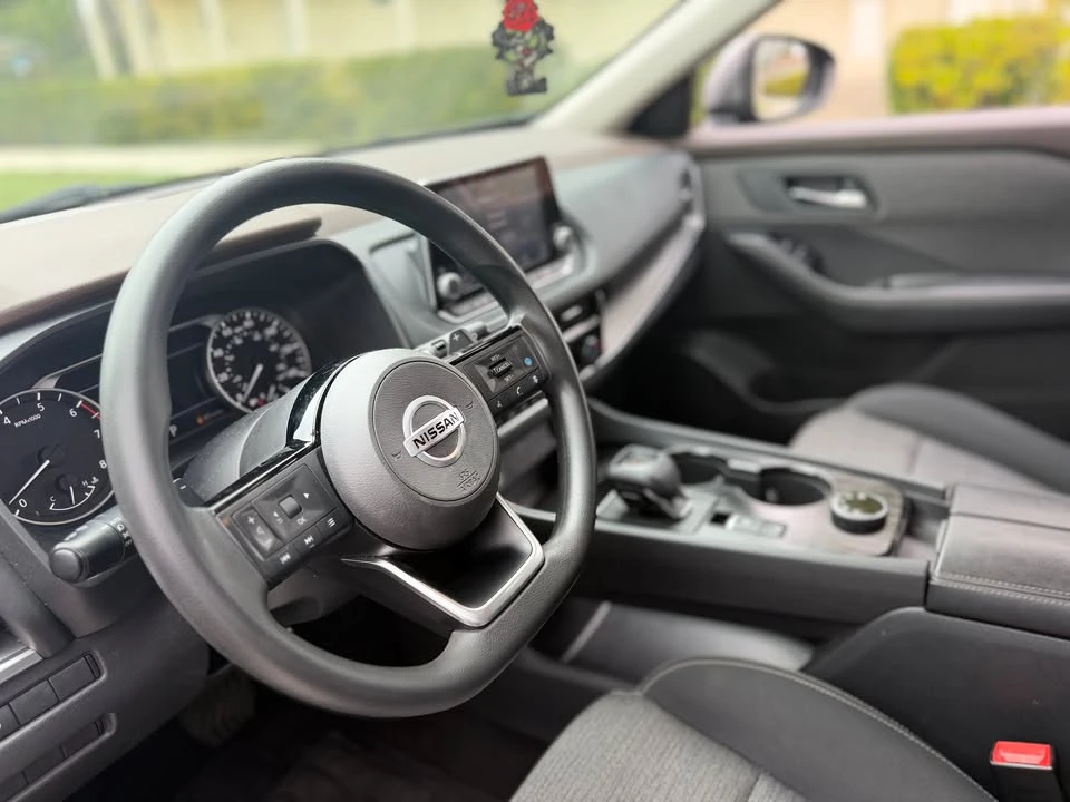 2021 Nissan Rogue - Image 13 of 17