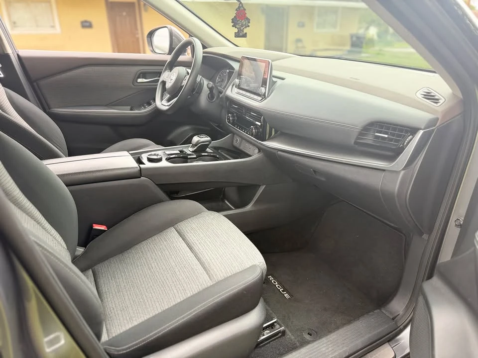 2021 Nissan Rogue - Image 11 of 17