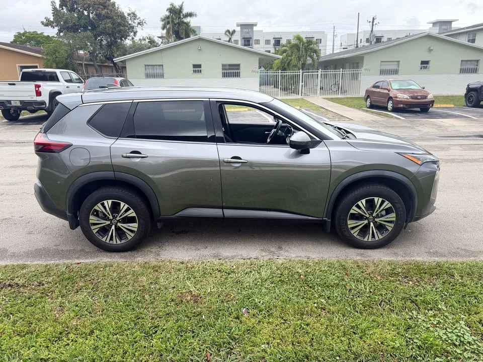 2021 Nissan Rogue - Image 7 of 17