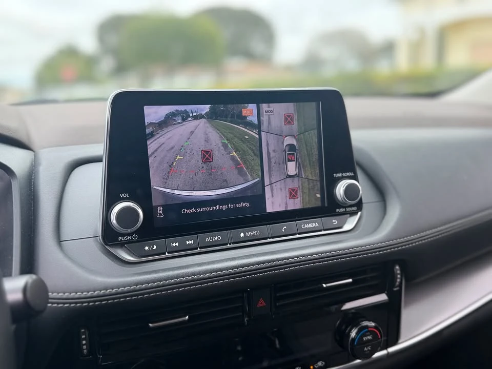 2021 Nissan Rogue - Image 15 of 17