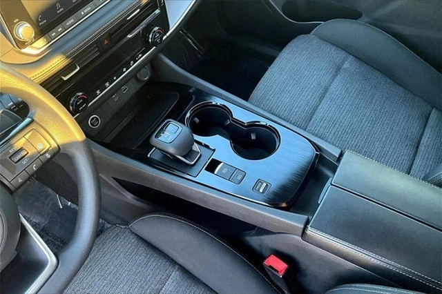 2021 Nissan Rogue - Image 15 of 20