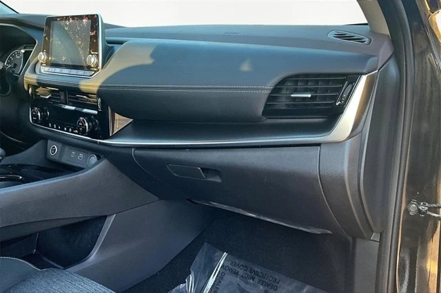 2021 Nissan Rogue - Image 17 of 20