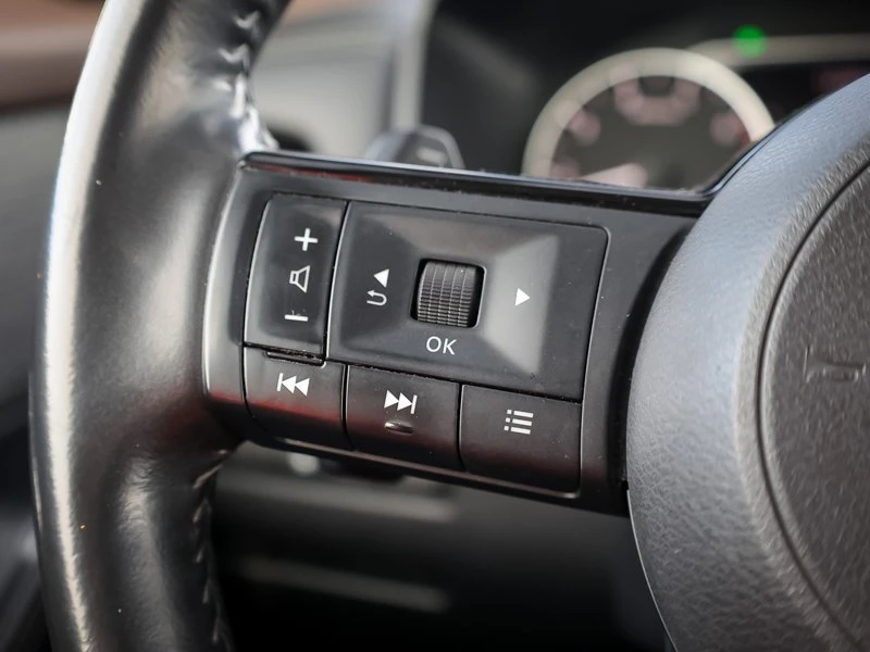 2021 Nissan Rogue - Image 15 of 20