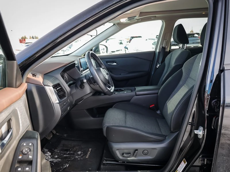2021 Nissan Rogue - Image 8 of 20