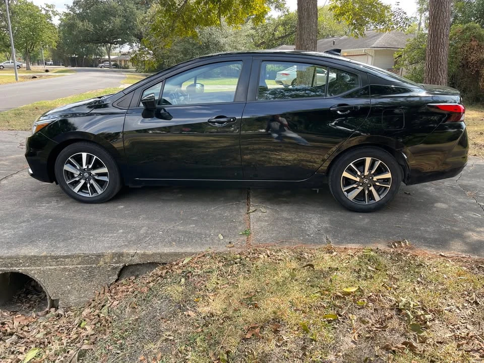 2021 Nissan Versa - Image 8 of 17