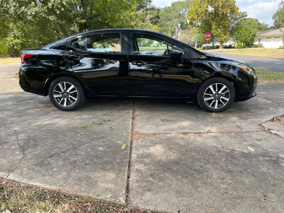 2021 Nissan Versa - Image 7 of 17