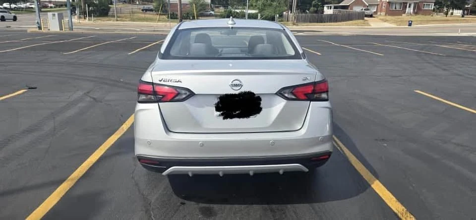 2021 Nissan Versa - Image 2 of 11