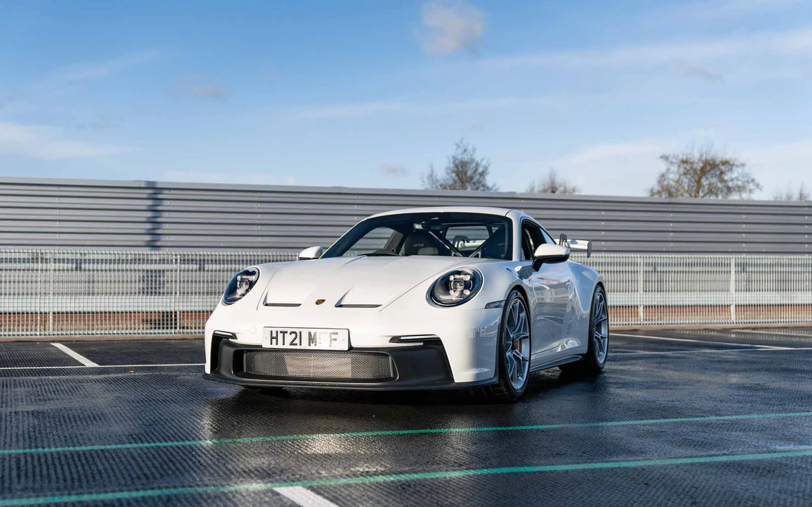 2021 Porsche 992 GT3 - Image 15 of 31