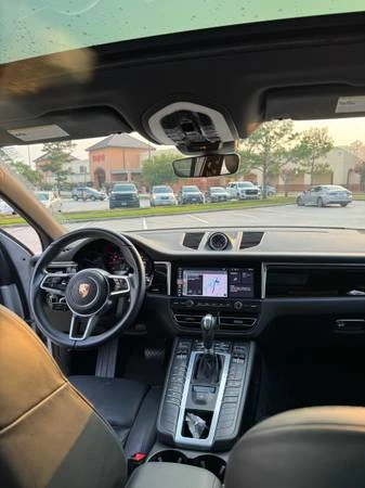 2021 Porsche Macan - Image 9 of 10