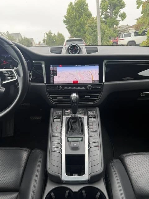 2021 Porsche Macan - Image 12 of 19
