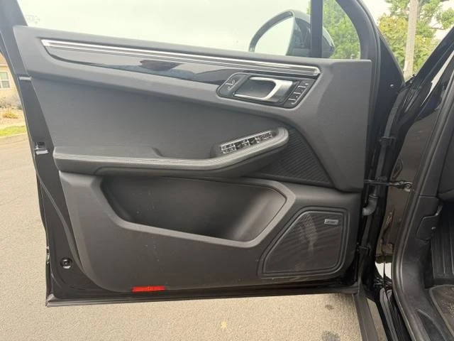 2021 Porsche Macan - Image 15 of 19