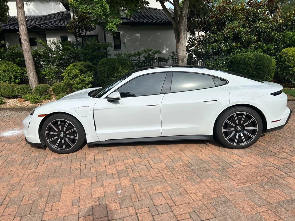 2021 Porsche Taycan - Image 9 of 18