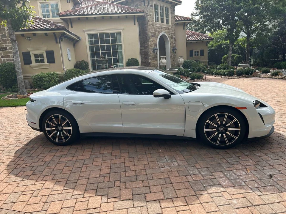 2021 Porsche Taycan - Image 5 of 18