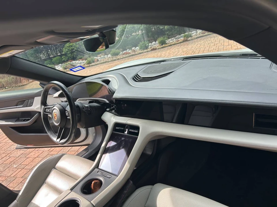 2021 Porsche Taycan - Image 11 of 18