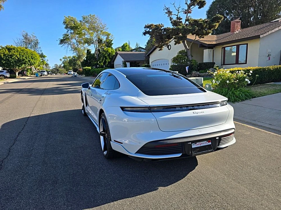 2022 Porsche Taycan - Image 7 of 31