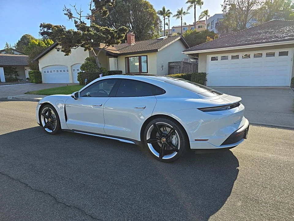 2022 Porsche Taycan - Image 9 of 31