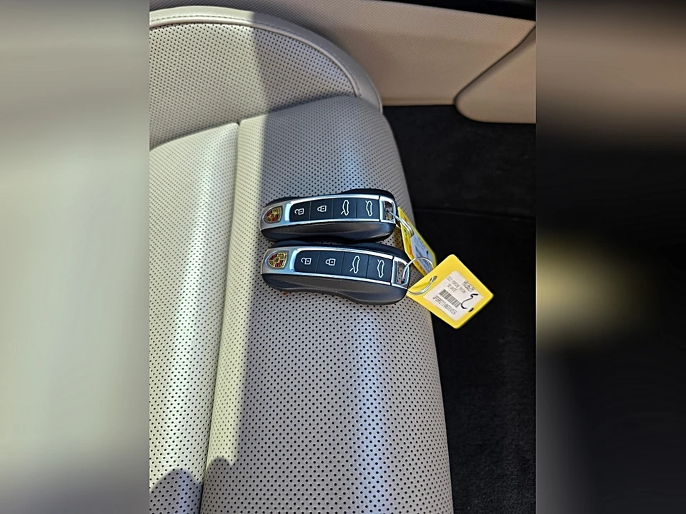 2022 Porsche Taycan - Image 21 of 31
