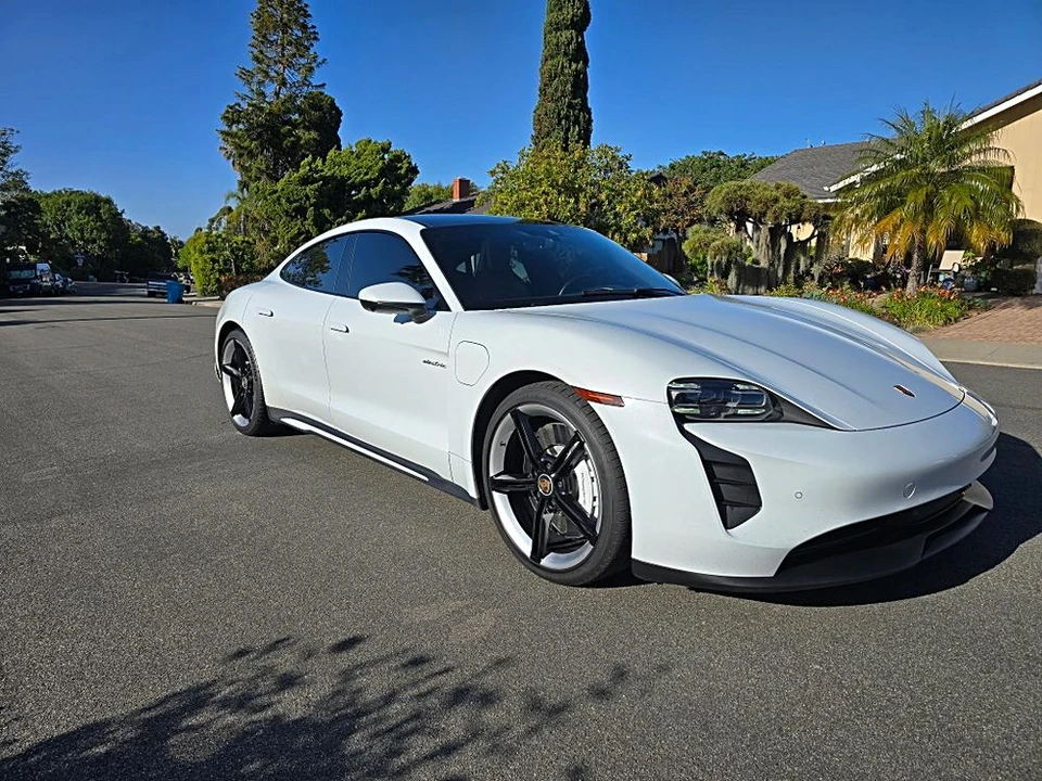 2022 Porsche Taycan - Image 15 of 31