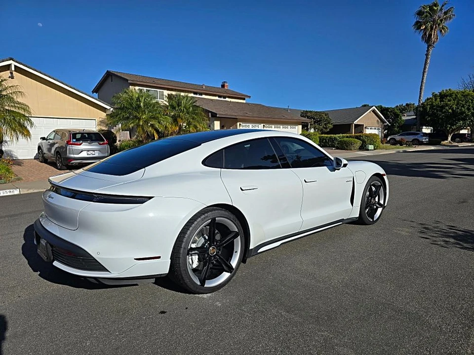 2022 Porsche Taycan - Image 12 of 31