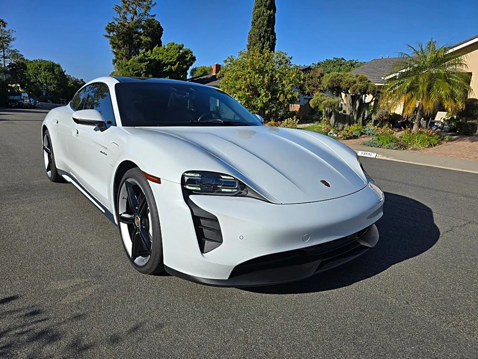 2022 Porsche Taycan - Image 18 of 31