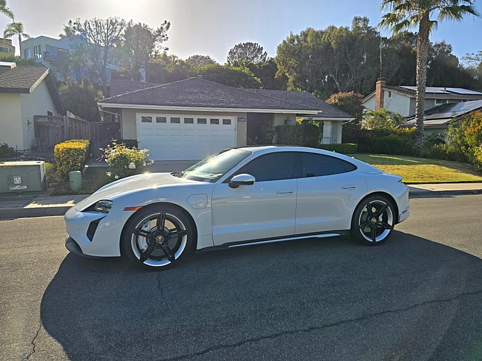 2022 Porsche Taycan - Image 2 of 31