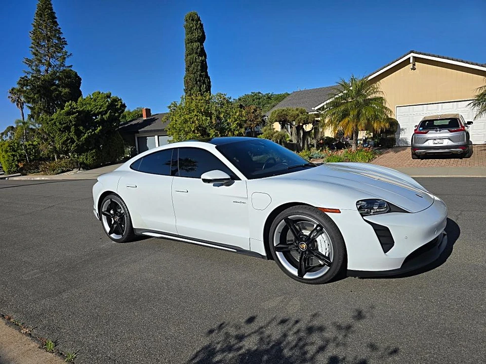 2022 Porsche Taycan - Image 14 of 31
