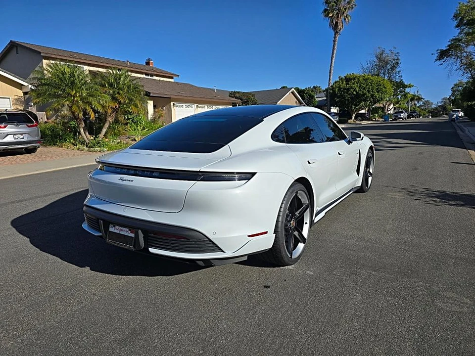 2022 Porsche Taycan - Image 10 of 31
