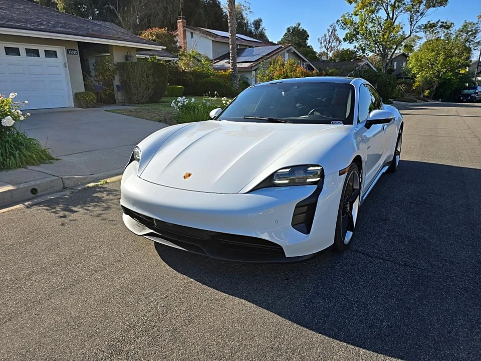 2022 Porsche Taycan - Image 16 of 31