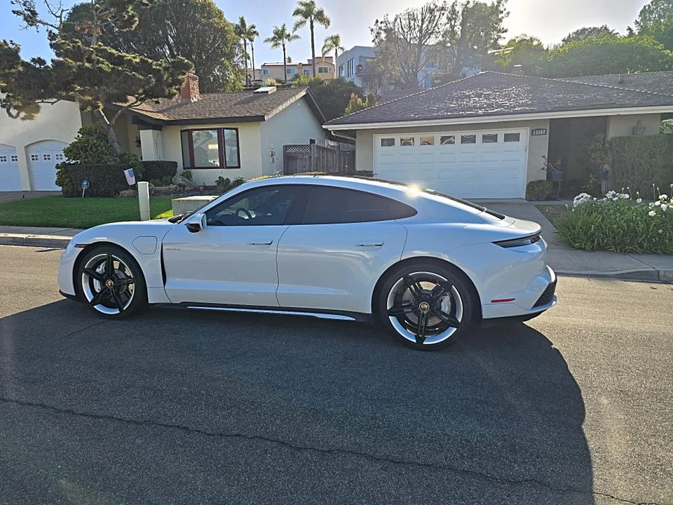 2022 Porsche Taycan - Image 8 of 31
