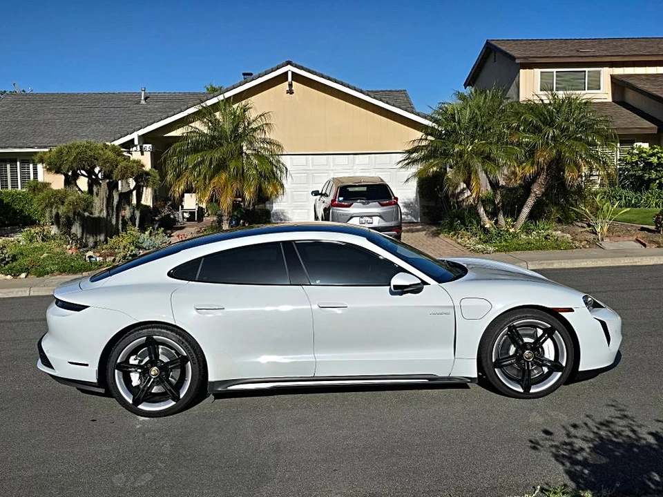 2022 Porsche Taycan - Image 13 of 31