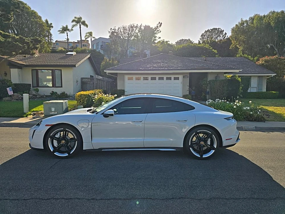 2022 Porsche Taycan - Image 5 of 31