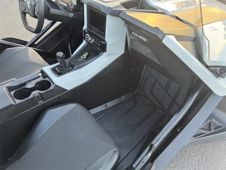 2021 Polaris Slingshot - Image 9 of 18